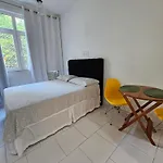 Baixo Copacabana Rua Bolivar